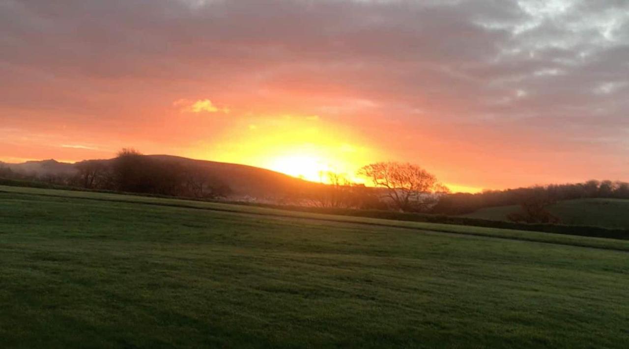 Romantic Rural Break In Countryside Castle Grounds Private Retreat Wizards Rest Bishops Tawton Exterior foto